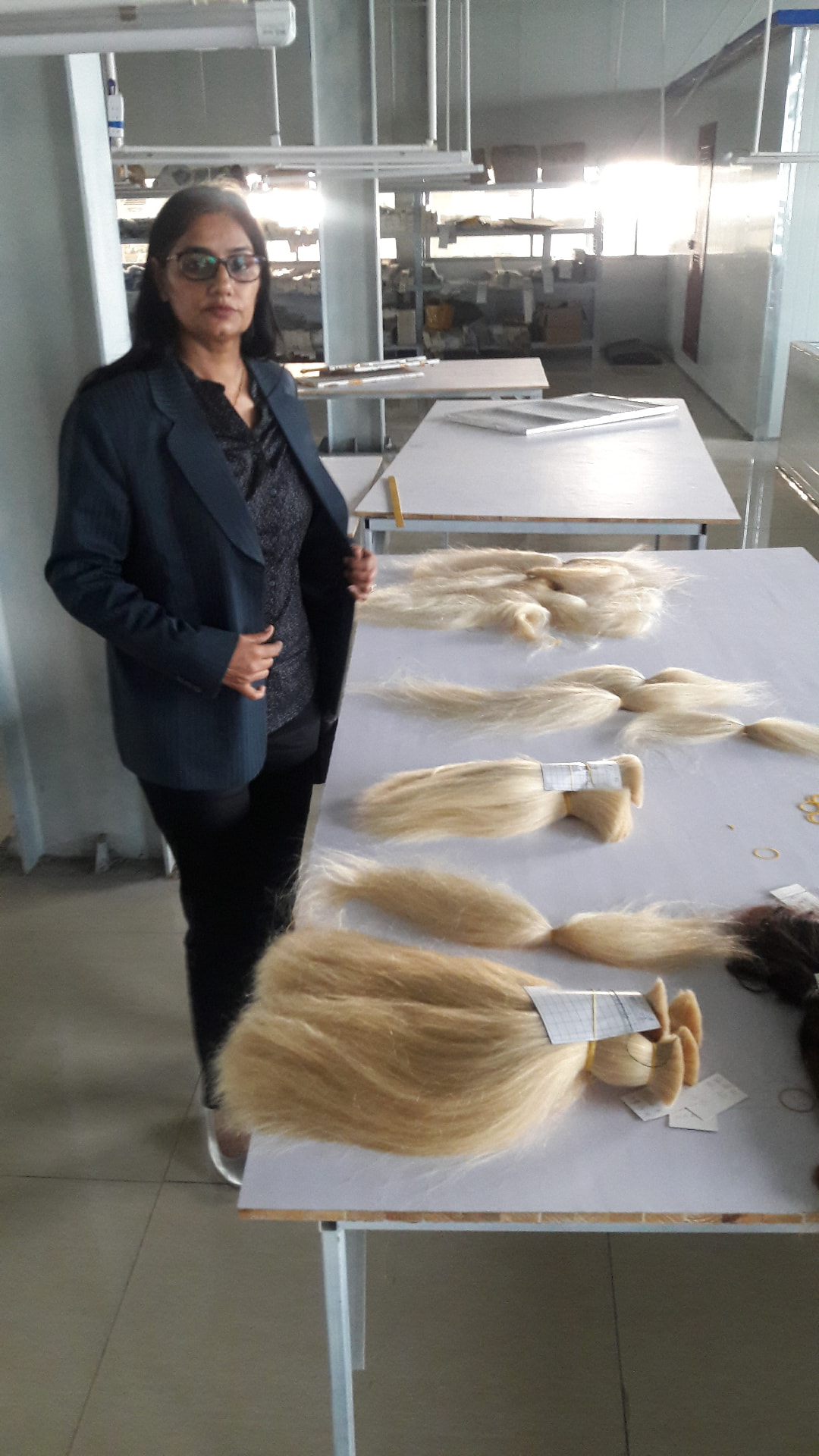Blonde raw bulk lots laid out for shade and root-to-tip inspection